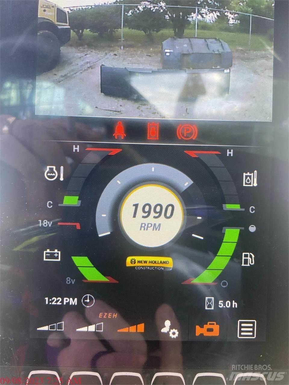 New Holland C332 لوادر انزلاقية التوجيه