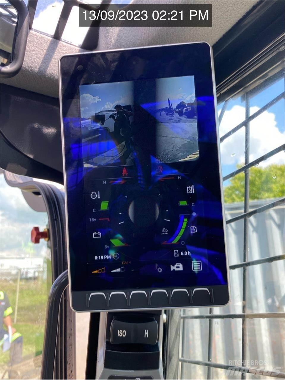 New Holland C345 لوادر انزلاقية التوجيه