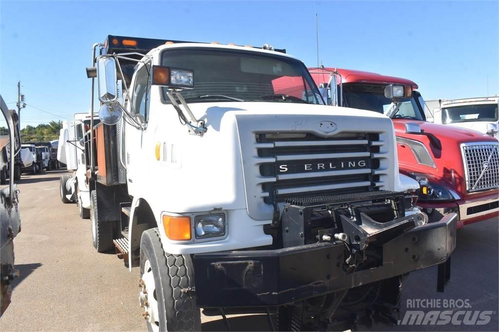 Sterling L7500 شاحنات قلابة