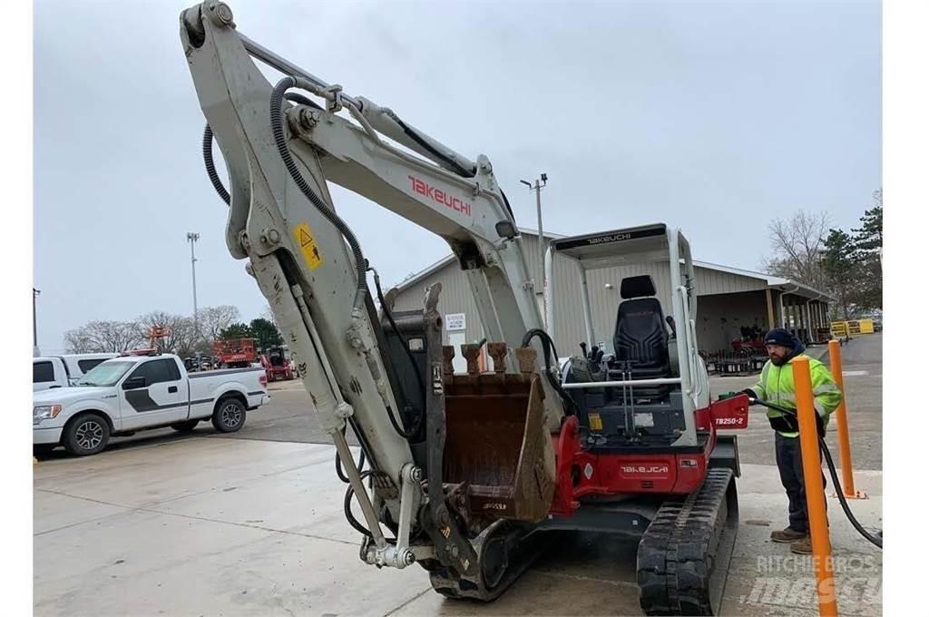Takeuchi TB250-2 حفارات صغيرة أقل من 7 طن (حفارات صغيرة)