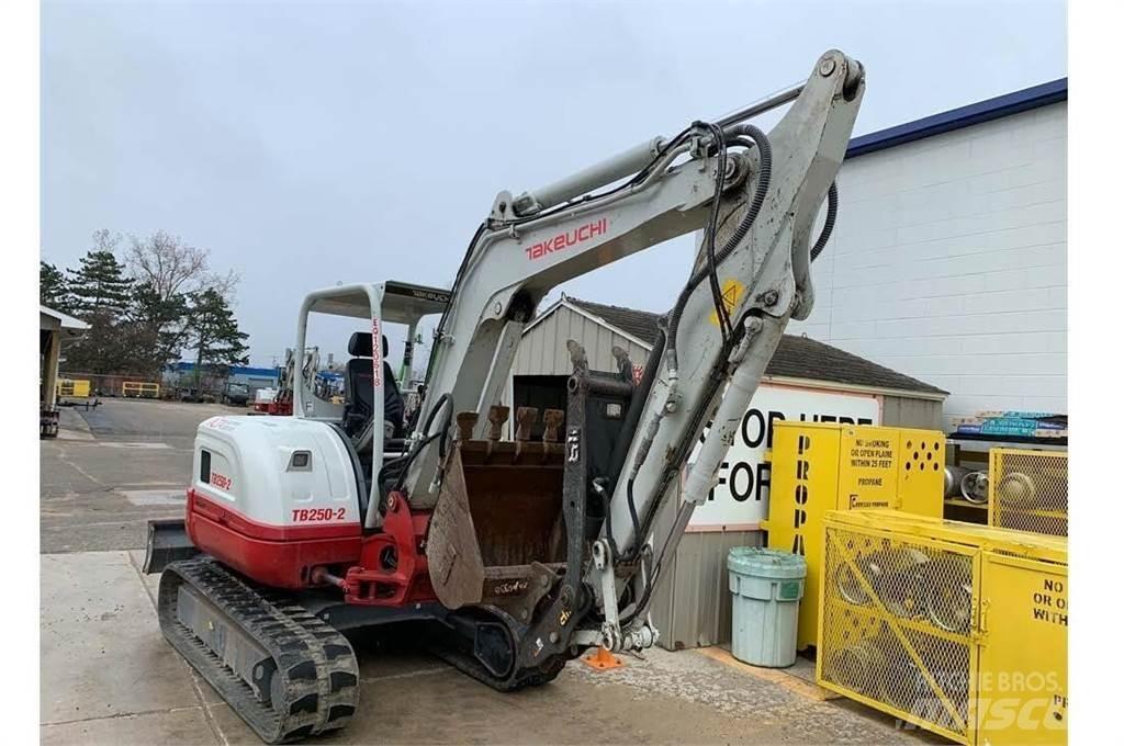 Takeuchi TB250-2 حفارات صغيرة أقل من 7 طن (حفارات صغيرة)
