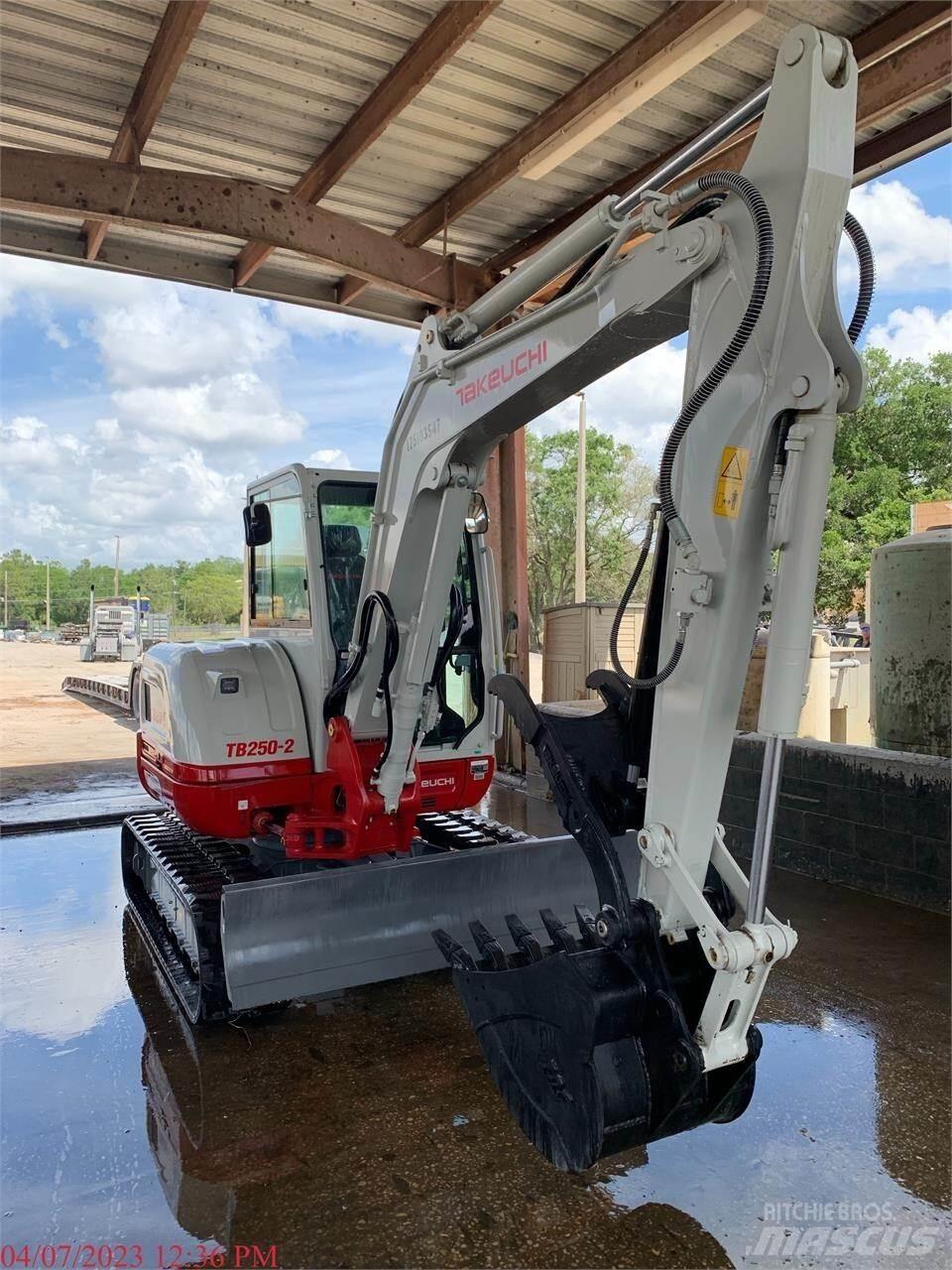 Takeuchi TB250-2 حفارات صغيرة أقل من 7 طن (حفارات صغيرة)