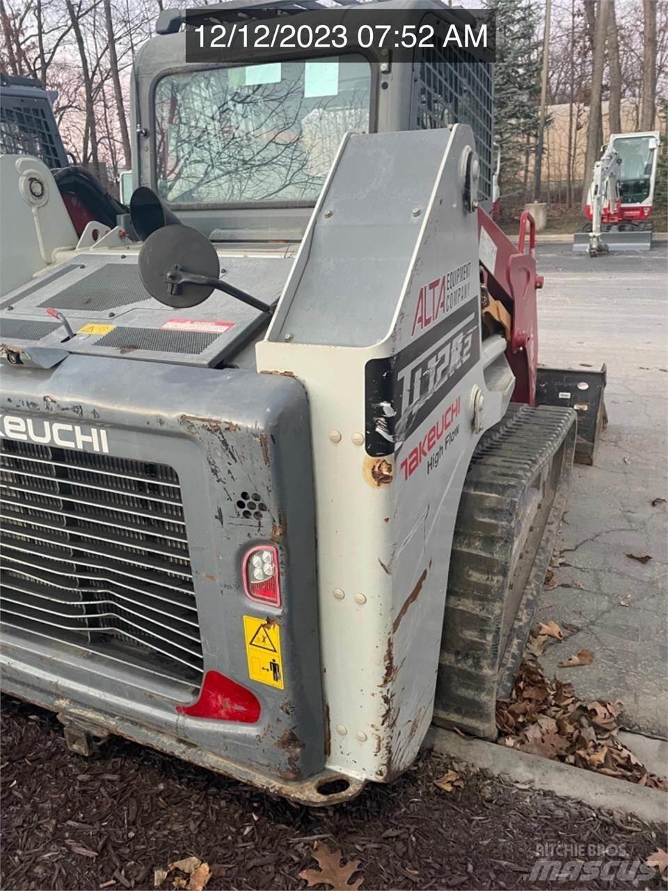 Takeuchi TL12R2 لوادر انزلاقية التوجيه