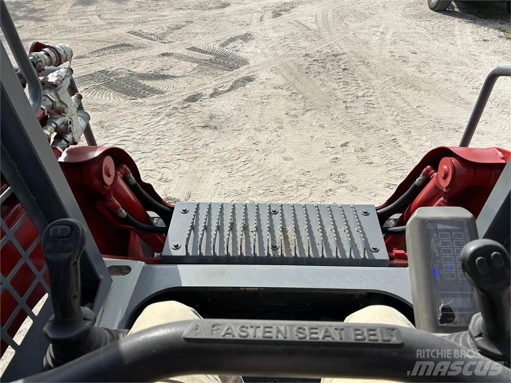 Takeuchi TL8 لوادر انزلاقية التوجيه