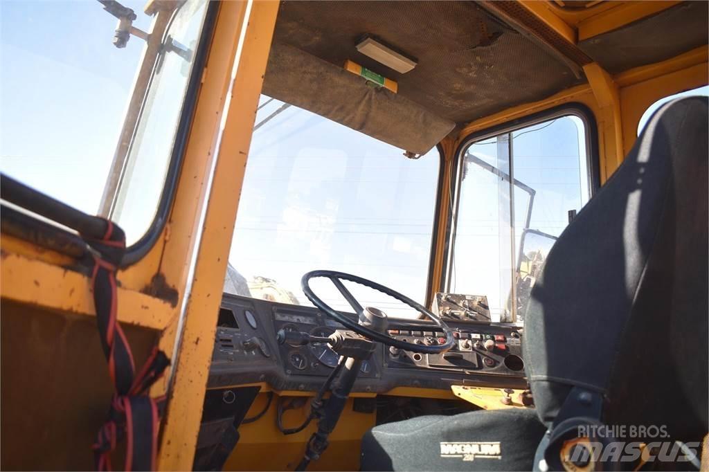 Volvo A25 ساحبات مفصلية