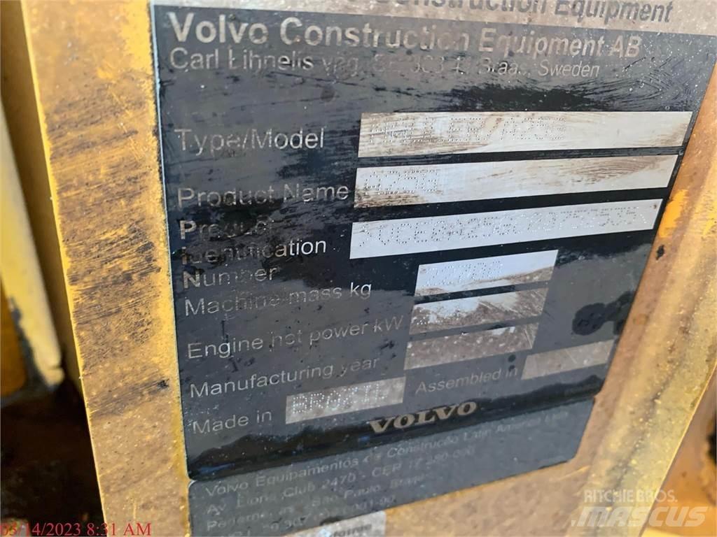 Volvo A25G ساحبات مفصلية