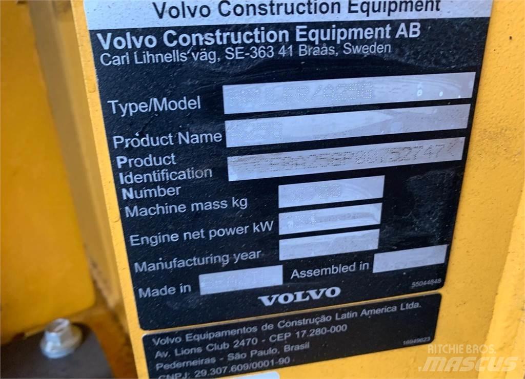 Volvo A25G ساحبات مفصلية