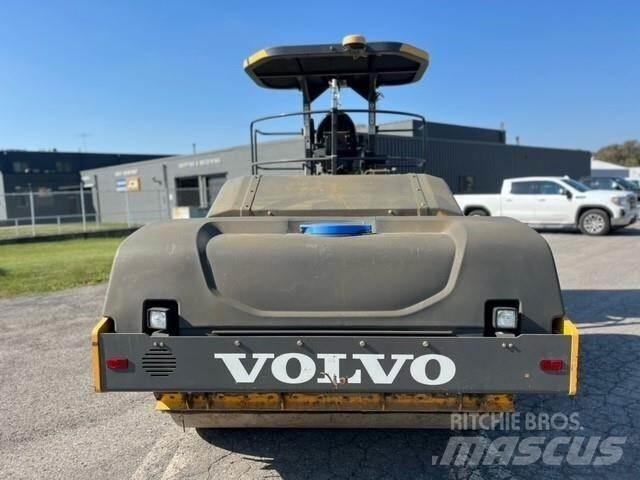 Volvo DD120C مداحل ثنائية الاسطوانة