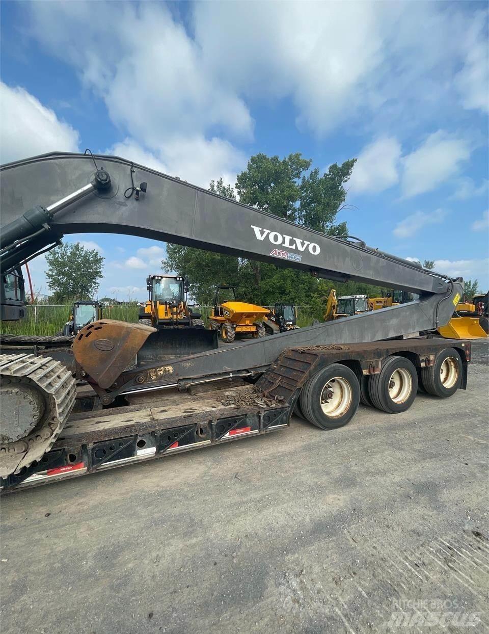 Volvo EC250E LR حفارات زحافة