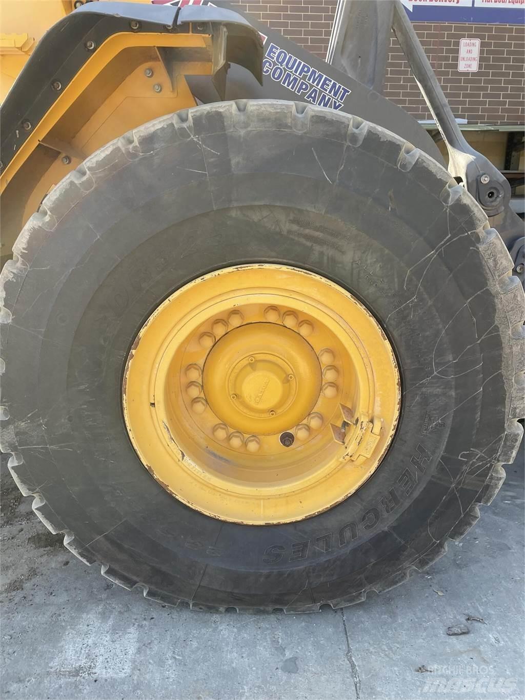 Volvo L110H لوادر بعجل