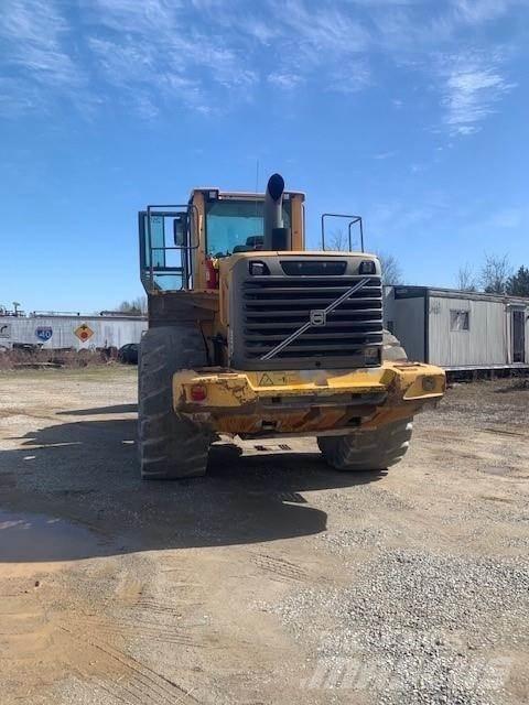 Volvo L220F لوادر بعجل