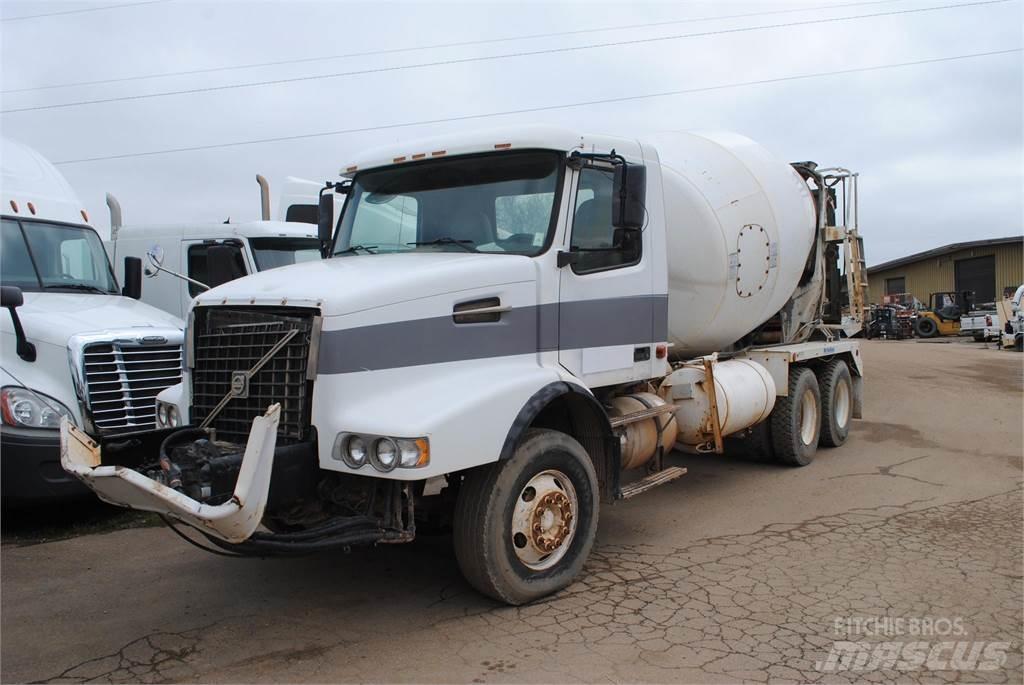 Volvo VHD64B200 شاحنات خرسانة