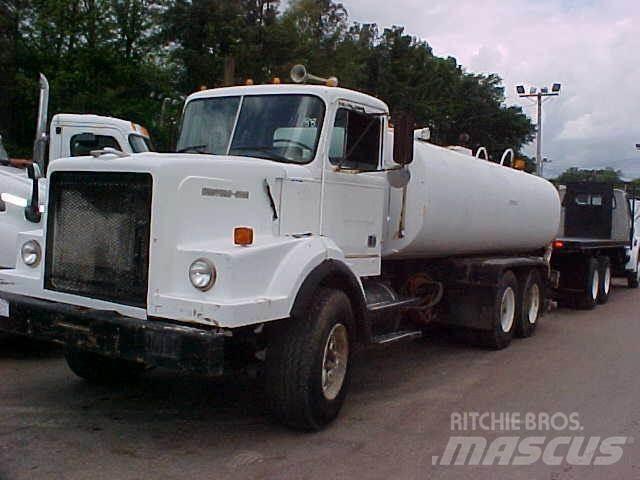 Western Star 6964F شاحنات ذات صهاريج