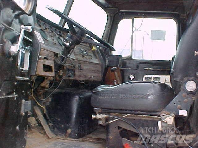 Western Star 6964F شاحنات ذات صهاريج
