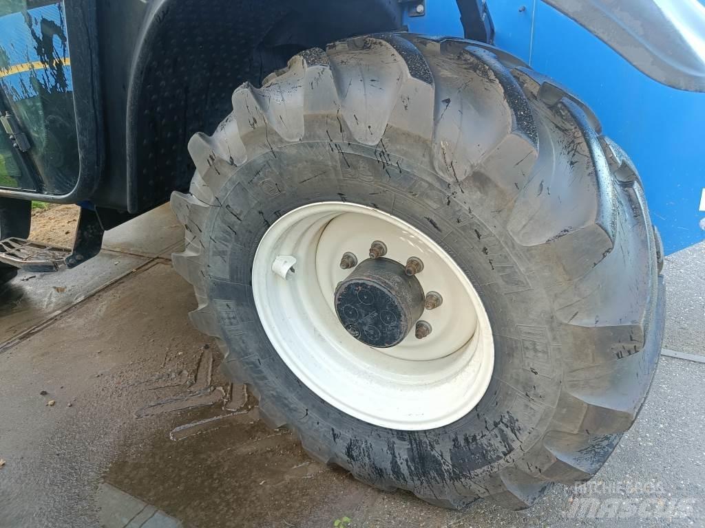 New Holland LM7.35 معدات مناولة لأغراض الزراعة