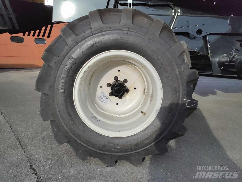 New Holland TC 5.90 حصادات