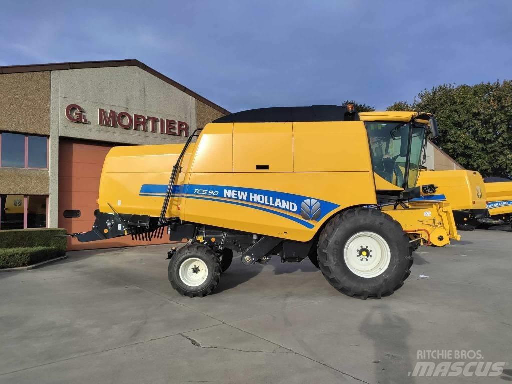 New Holland TC 5.90 حصادات