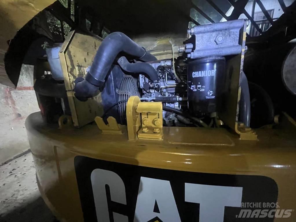 CAT 307 D حفارات زحافة