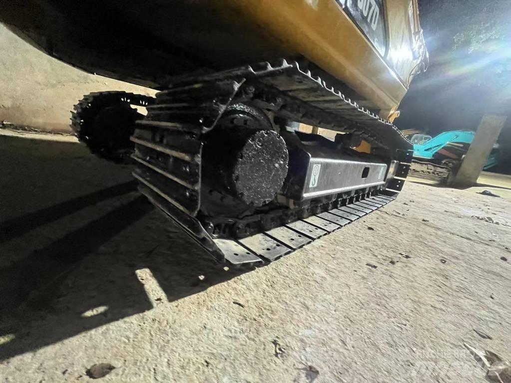 CAT 307 D حفارات زحافة