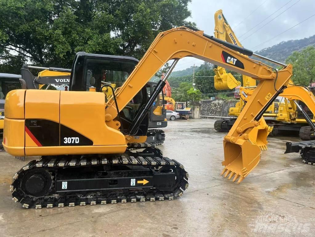 CAT 307 D حفارات زحافة
