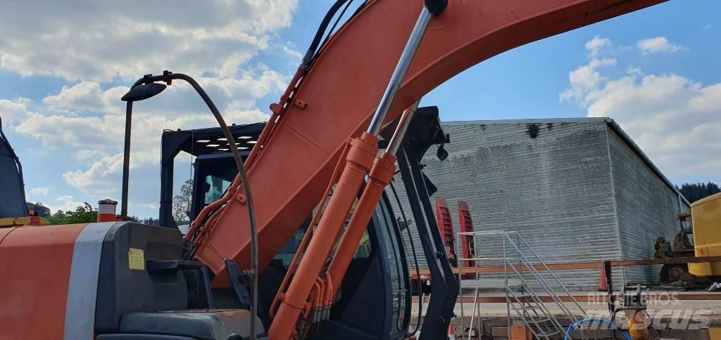 Hitachi ZX 210 LC-3 حفارات زحافة