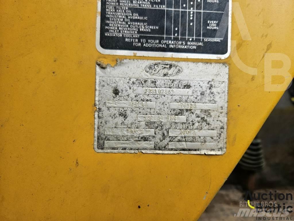 Ford 550 لوادر ذات جرافات عكسية