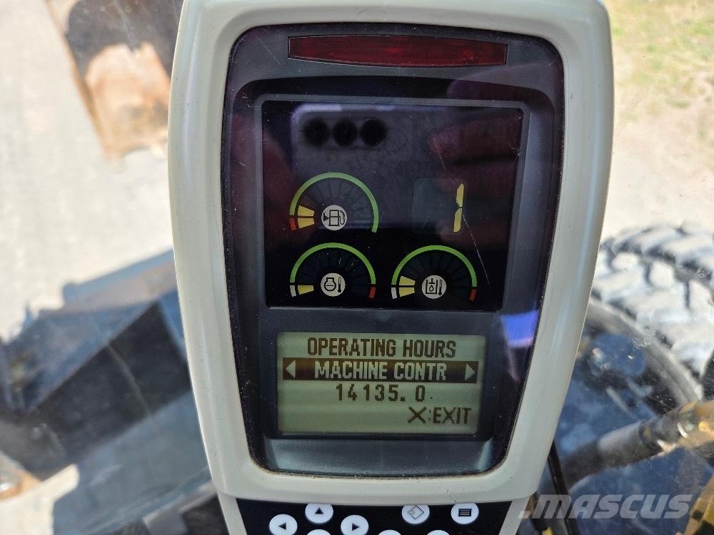 CAT M322C حفارات بعجل