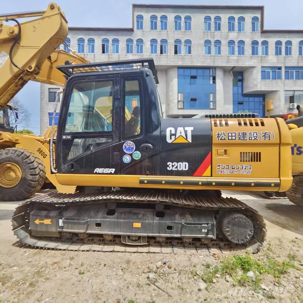CAT 320 D حفارات زحافة