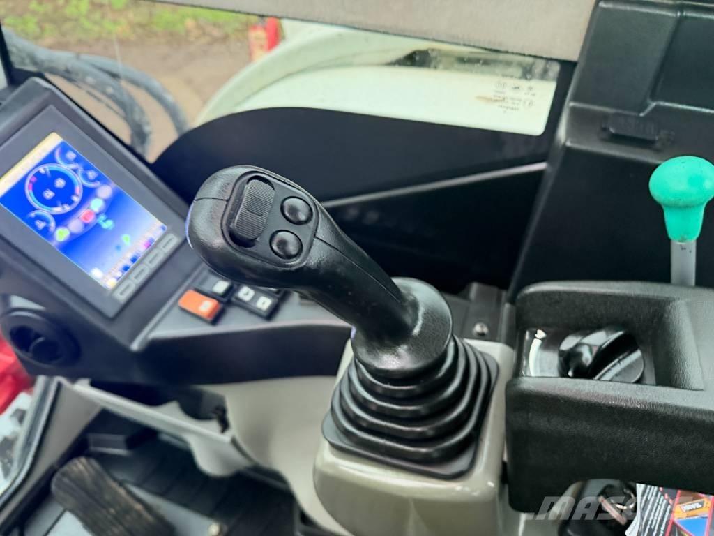 Takeuchi TB 295 W حفارات بعجل