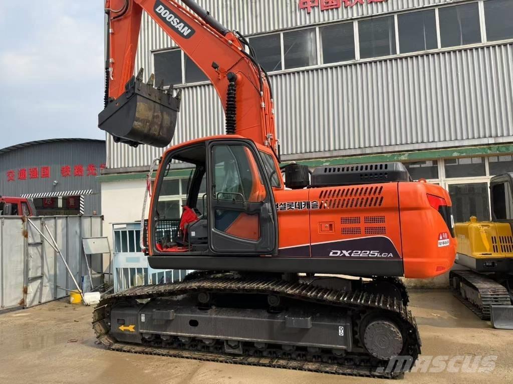 Doosan DX 225 LCA حفارات زحافة