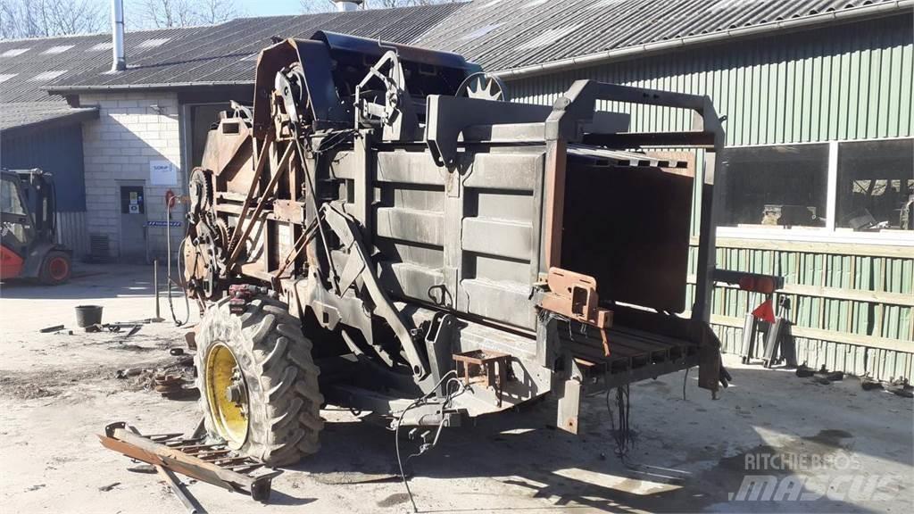 Fendt 12130N الجرارات