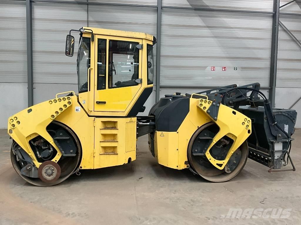 Bomag BW 154 AD-4 مداحل ثنائية الاسطوانة