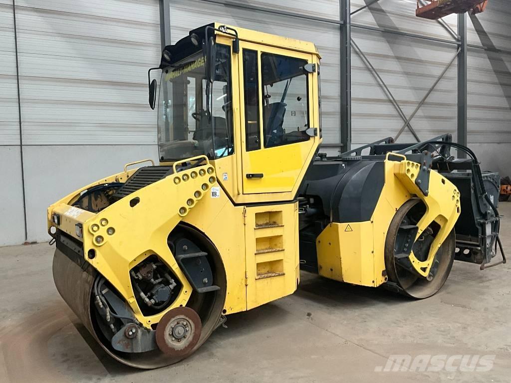 Bomag BW 154 AD-4 مداحل ثنائية الاسطوانة
