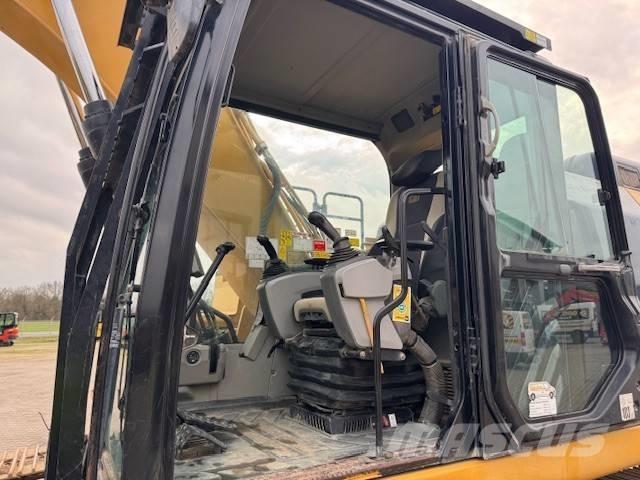 CAT 326 F LN حفارات زحافة