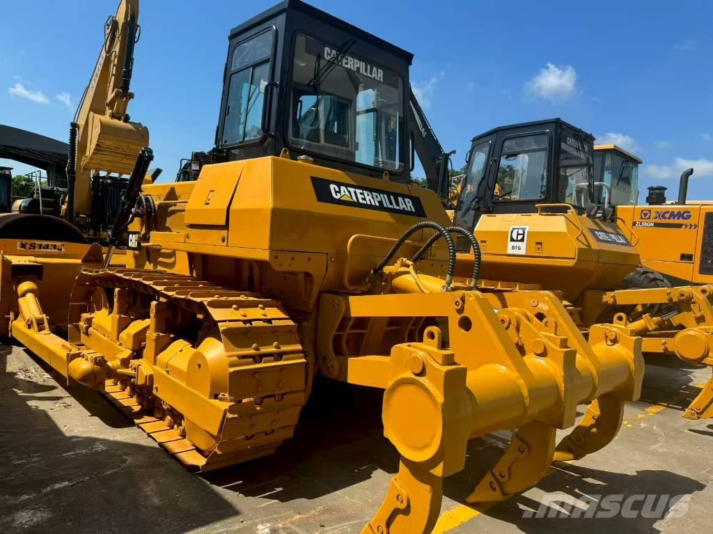 CAT D 6 G LGP II بلدوزرات مجنزرة