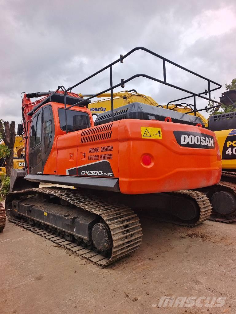 Doosan DX 300 حفارات زحافة