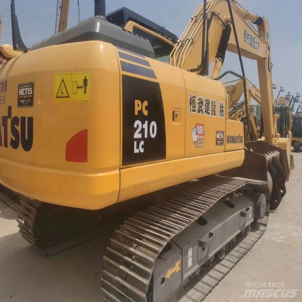 Komatsu PC 210 LC حفارات زحافة