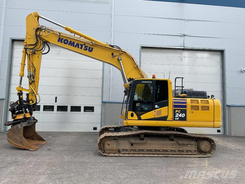 Komatsu PC240LC-11 حفارات زحافة