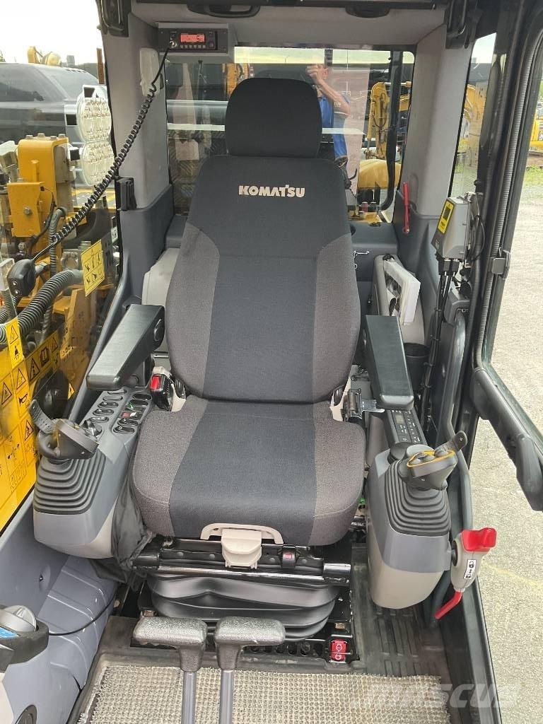 Komatsu PC240LC-11 حفارات زحافة