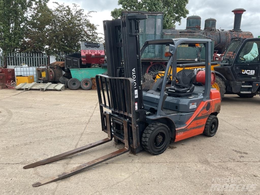 Toyota 02-8FGF25 شاحنات LPG