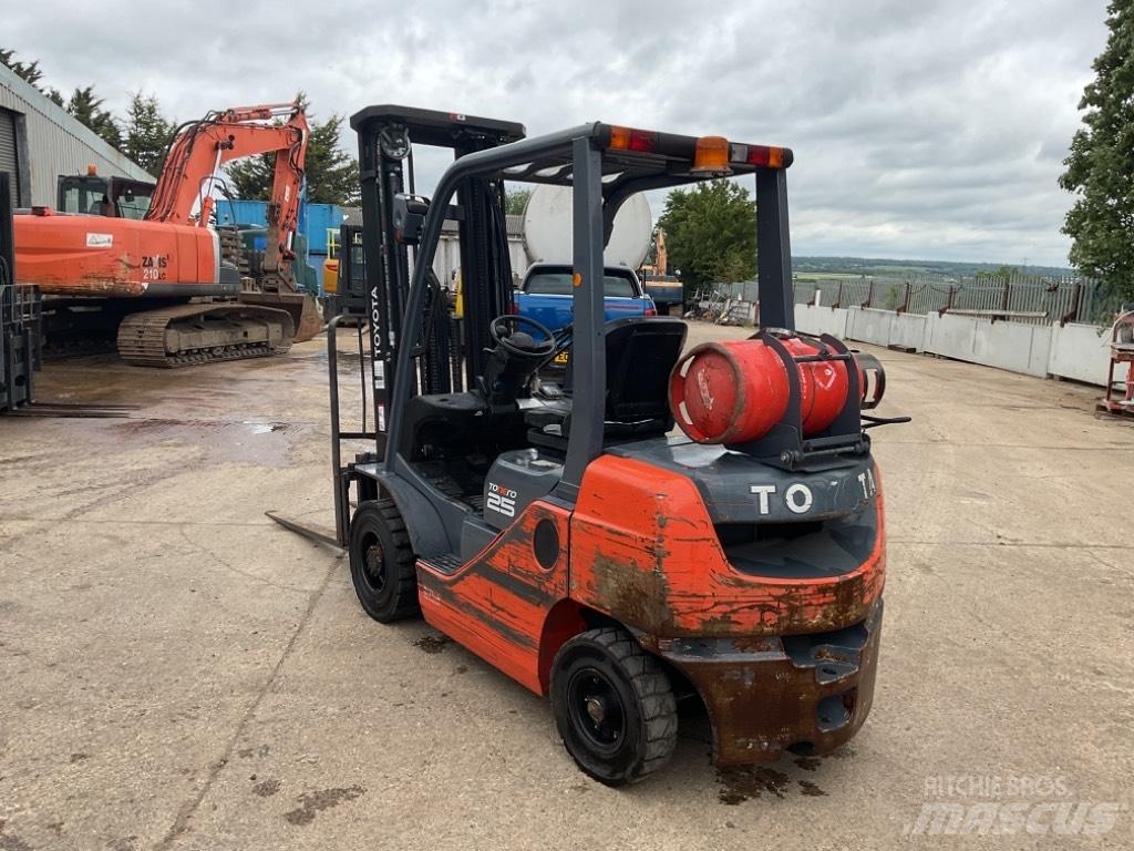 Toyota 02-8FGF25 شاحنات LPG