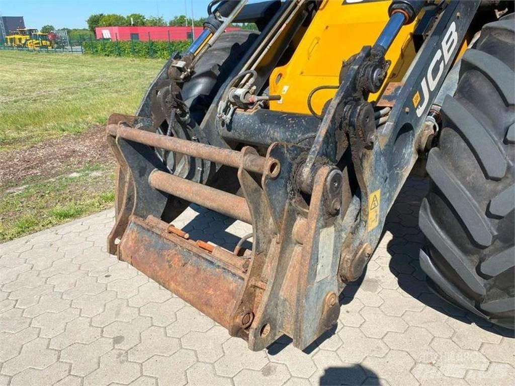 JCB 427 HT AGRI لوادر بعجل