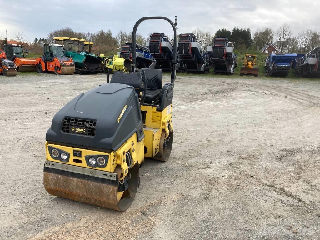 Bomag BW 90 AD-5 مداحل ثنائية الاسطوانة