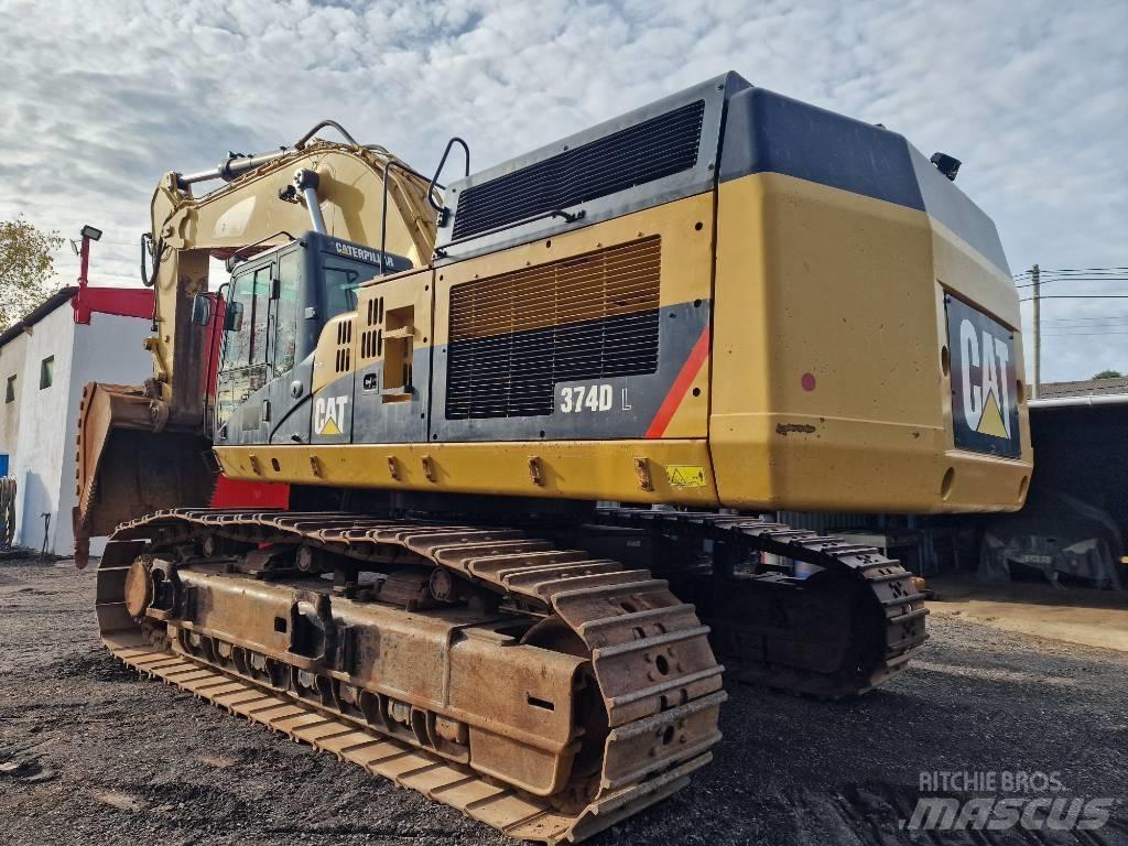 CAT 374 D L حفارات زحافة