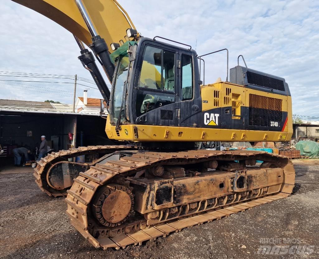 CAT 374 D L حفارات زحافة