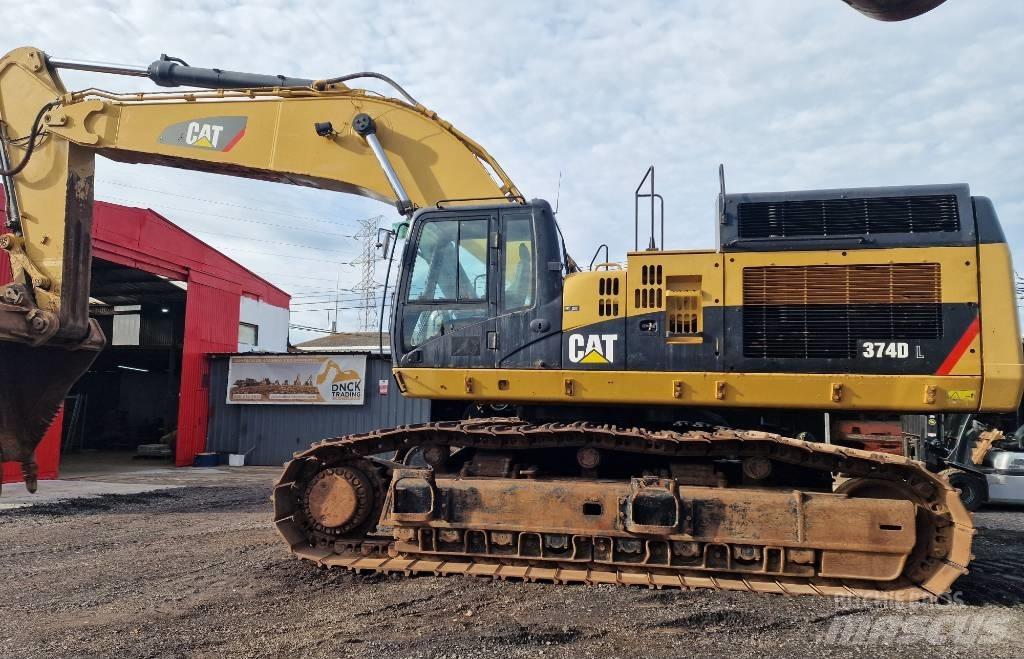 CAT 374 D L حفارات زحافة