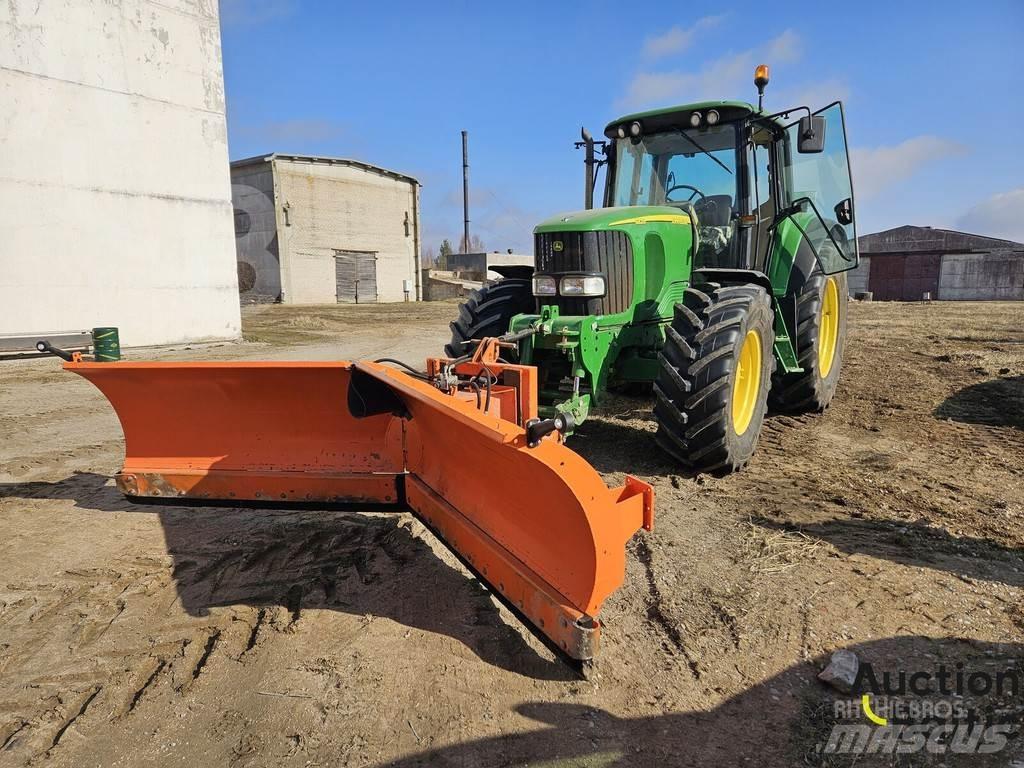John Deere 6820 الجرارات