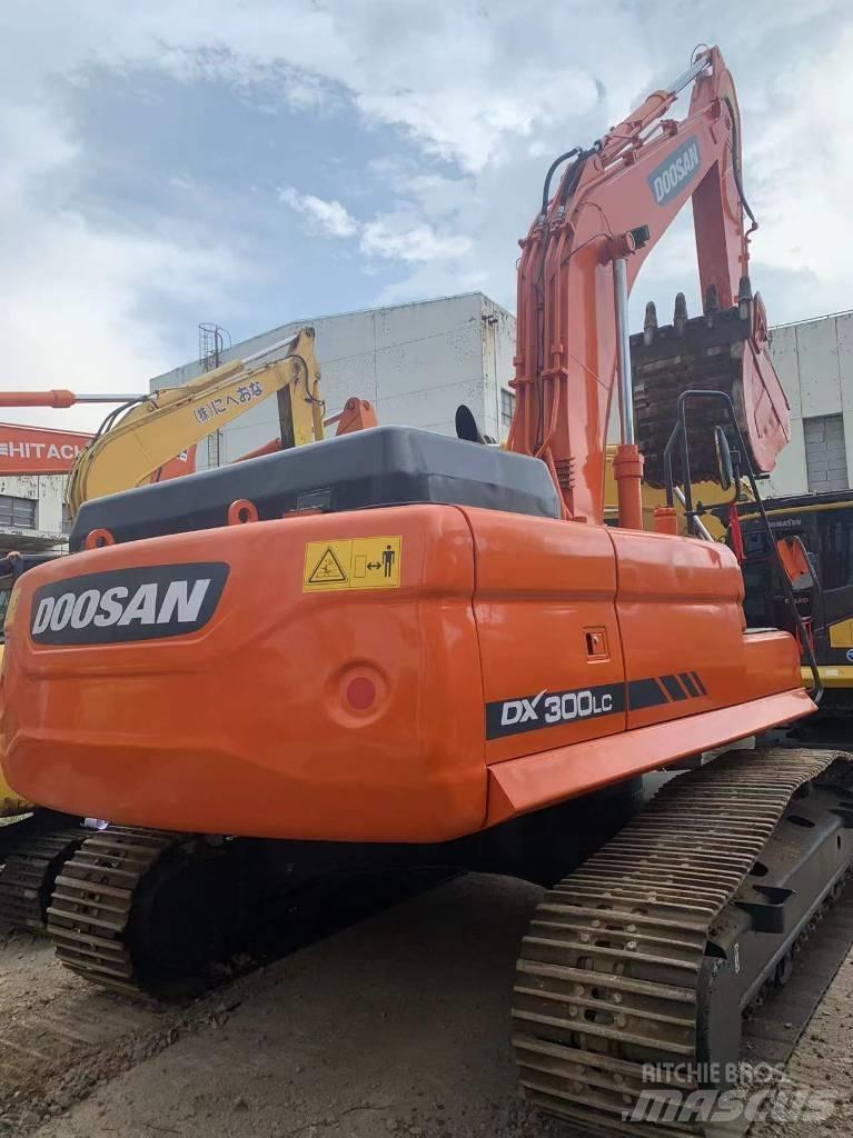 Doosan dx300 حفارات زحافة