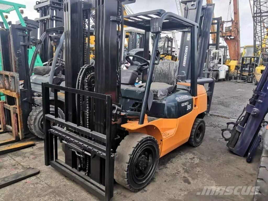 Toyota 3.5 ton شاحنات الديزل