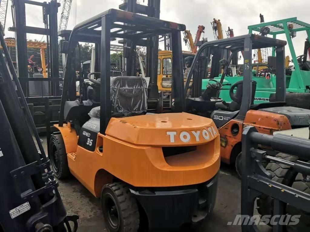Toyota 3.5 ton شاحنات الديزل